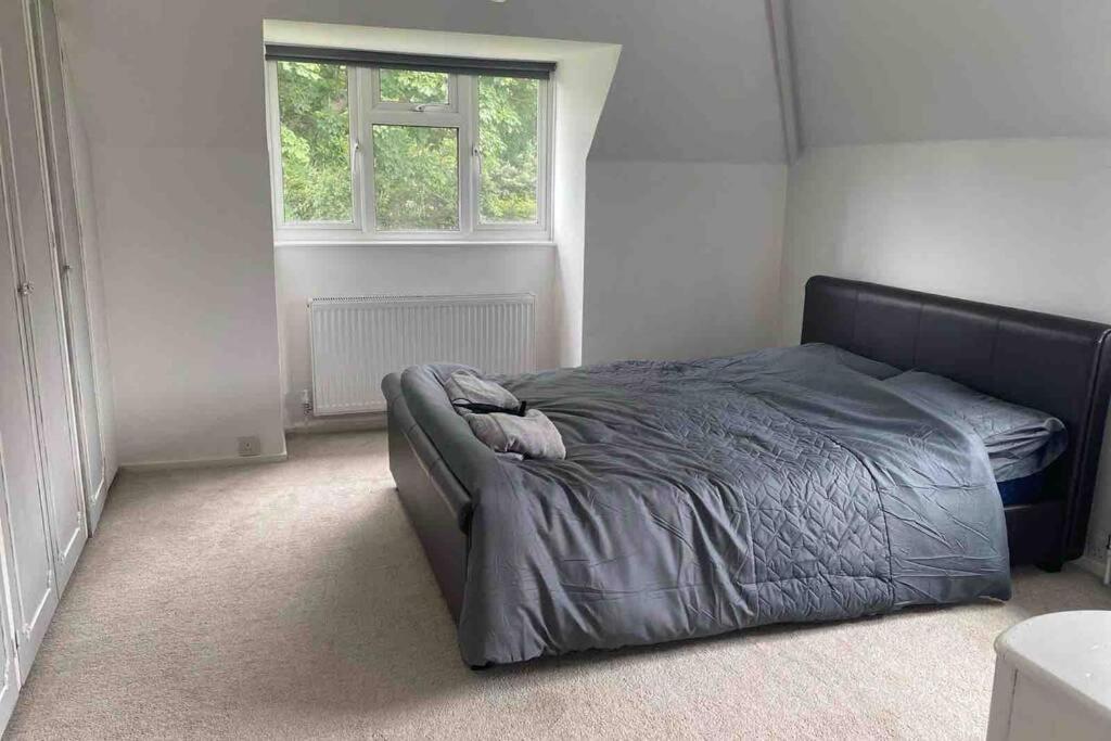 Lovely Cottage In The Heart Of Shirley- Croydon Bagian luar foto